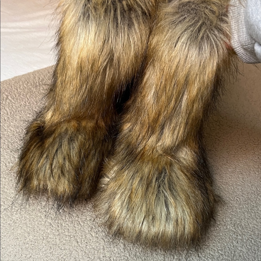 Steve Madden faux fur boots size 8